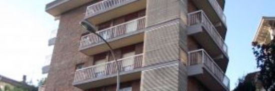 Impermeabilización y alicatado de balcones en fachada de ladrillo caravista