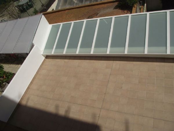 Terraza y lucero del 1º piso a fachada posterior terminada