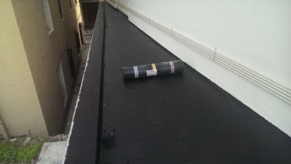 Terraza sobre 1º piso, aplicación de imprimación asfáltica