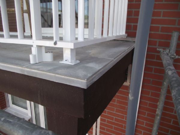 Los suelos de balcones, alicatados y con goterón