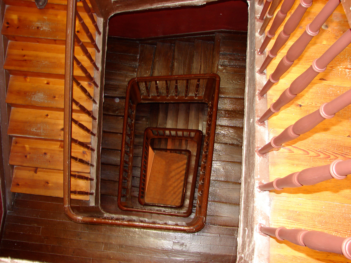 Ventajas de instalar escaleras de madera