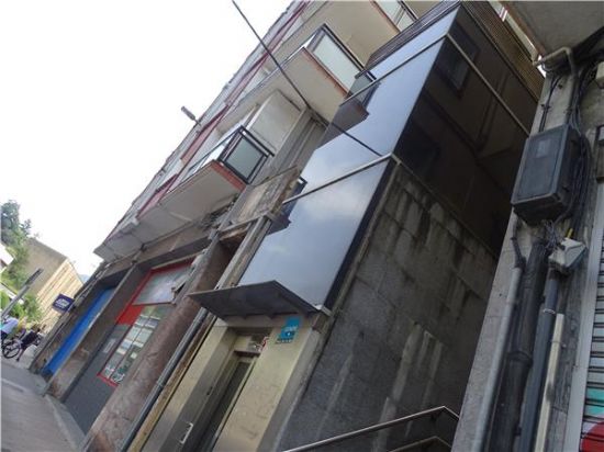 1 ascensor en calle Barrena, cerca de portales 28-30