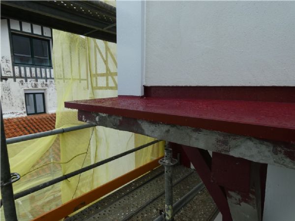 13 La cornisa protegida con panel de aluminio composite