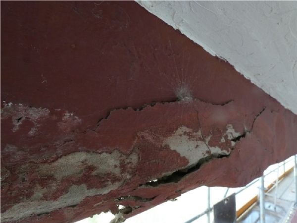 3 Una de las vigas de hormign antes de reparar