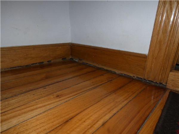 1 Antes de obra, se observa lo que ha bajado el suelo del pasillo