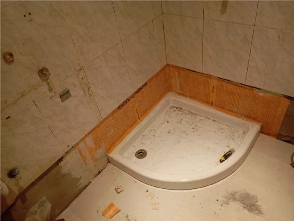 20 Colocar plato ducha y lamina impermeabilizante en pared