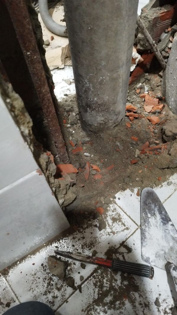 3 demolicin de tabique para descubrir la tubera