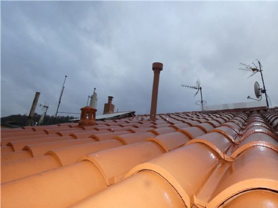 3 La vieja chimenea sobre el tejado