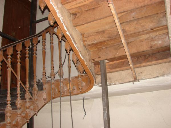 la colocación del castillete a través de la escalera