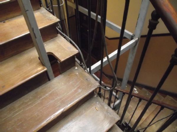 Colocación de castillete atravesando las escaleras