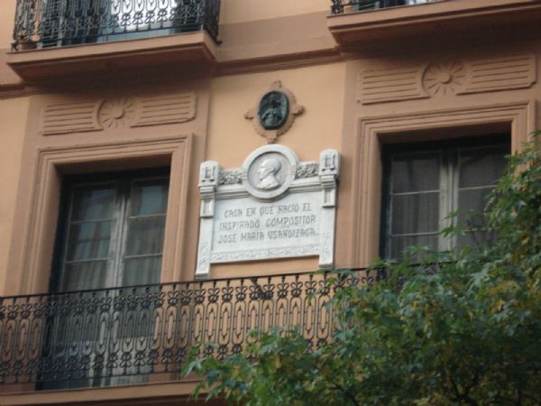 estado de placa conmemorativa en piedra, despus de limpia. 